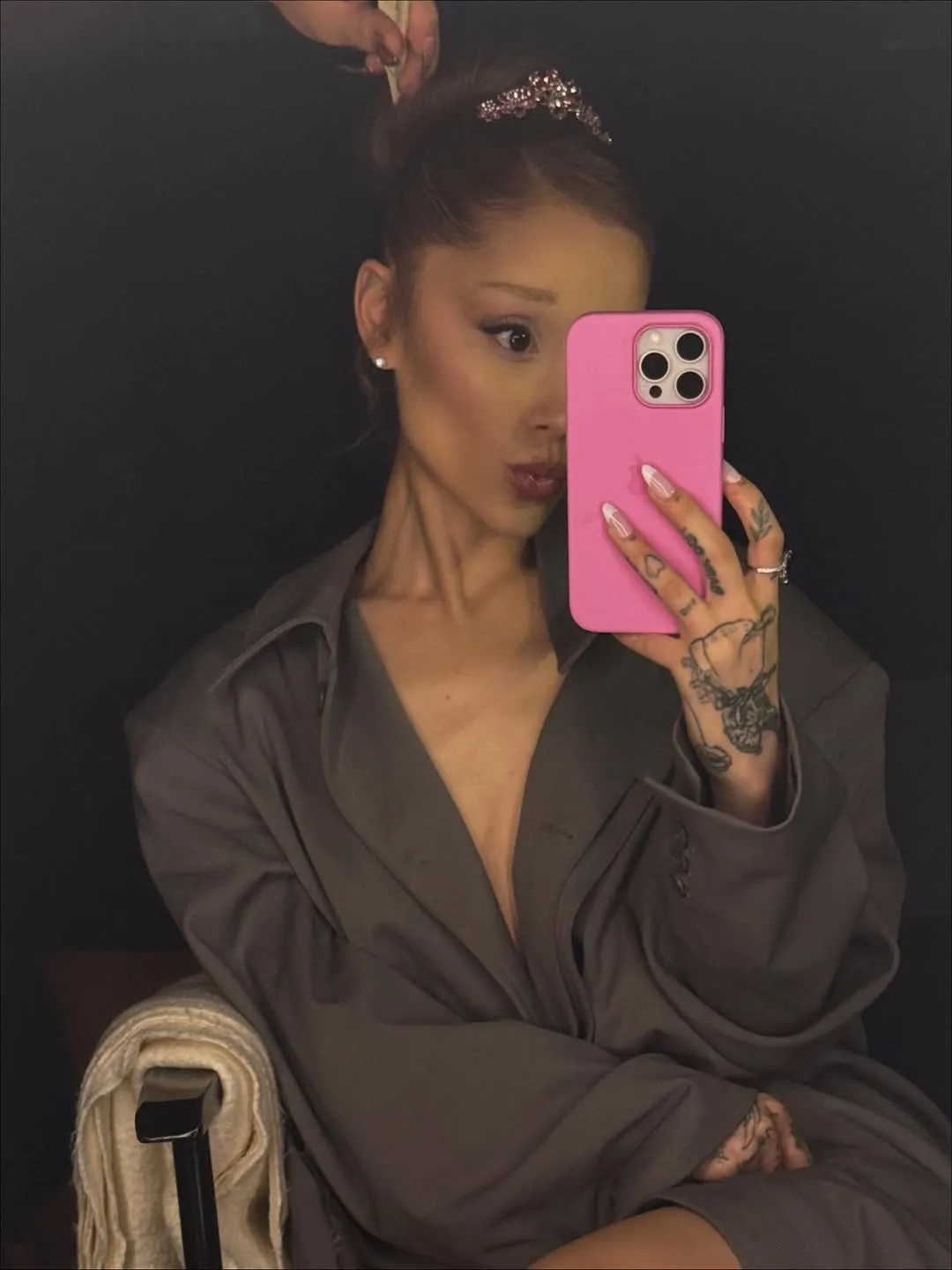 Arti dan Makna Lagu Ariana Grande – Almost Is Never Enough (credit: instagram/arianagrande)