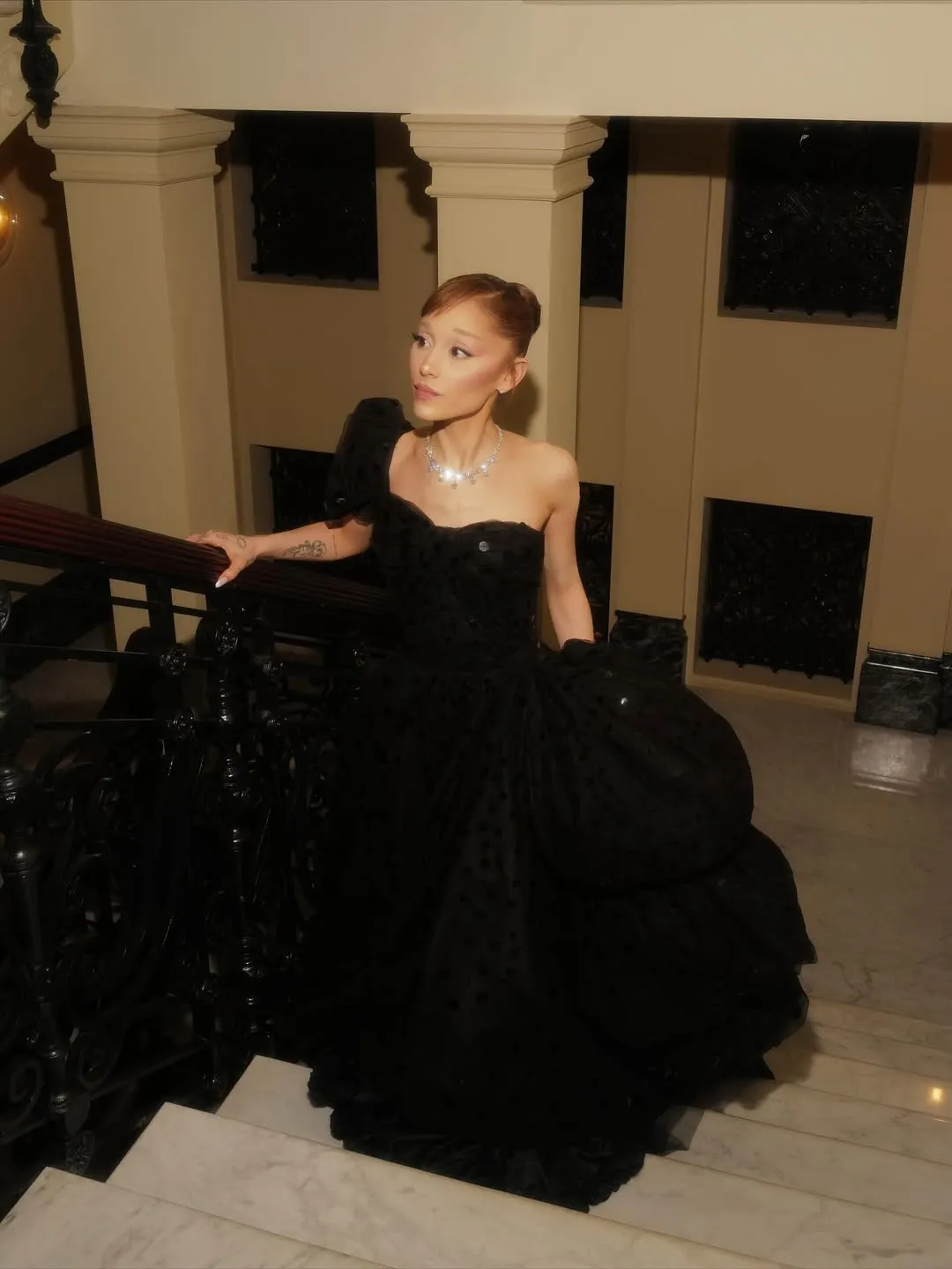 Arti dan Makna Lagu Ariana Grande – Almost Is Never Enough (credit: instagram/arianagrande)