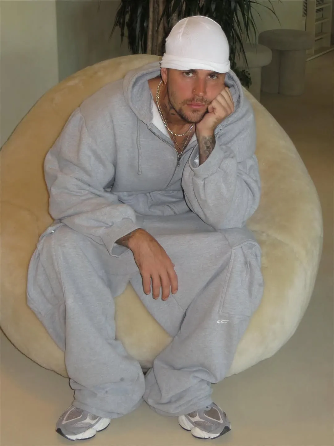 Lirik Lagu Beauty And A Beat Masuk Album Believe (credit: Instagram.com/lilbieber/)