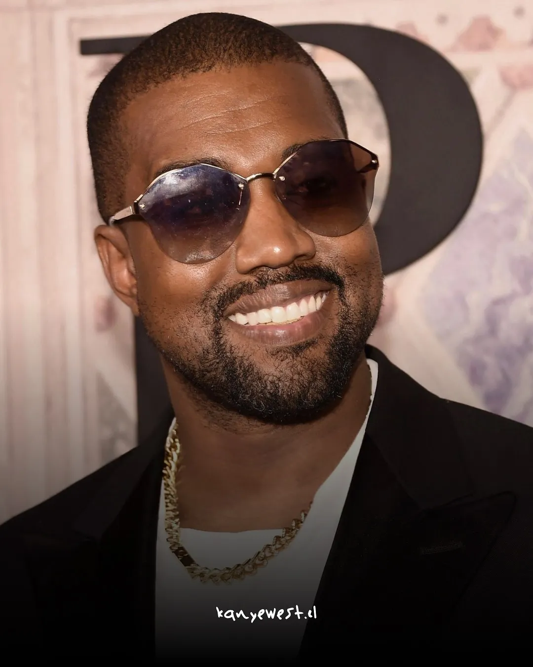 Makna lagu Bound to Fall in Love yang kembali viral (credit:instagram.com/kanyewest.cl/momazosye)