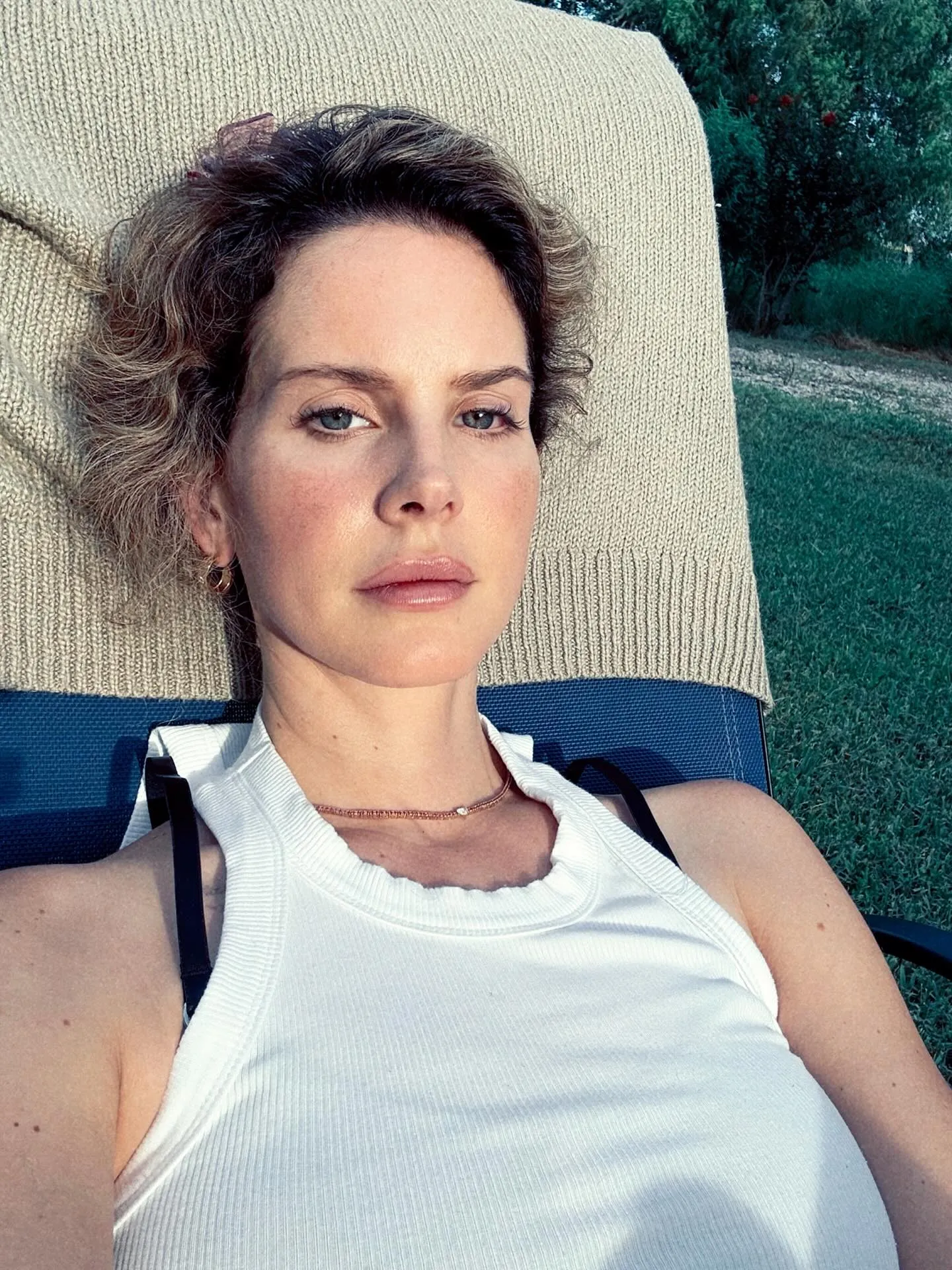 Menggambarkan Sosok Sang Kekasih Seorang Musisi  (credit: Instagram.com/honeymoon/)