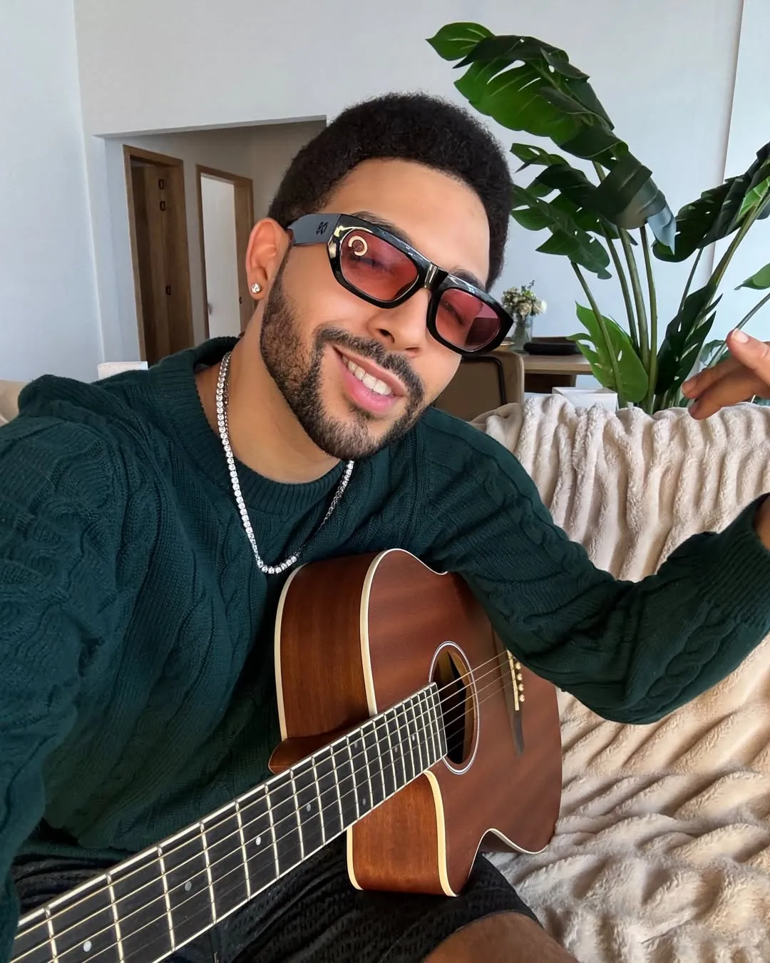 Lagu Dessert yang menggambarkan kekaguman dan kecanduan (credit:instagram.com/dawin)