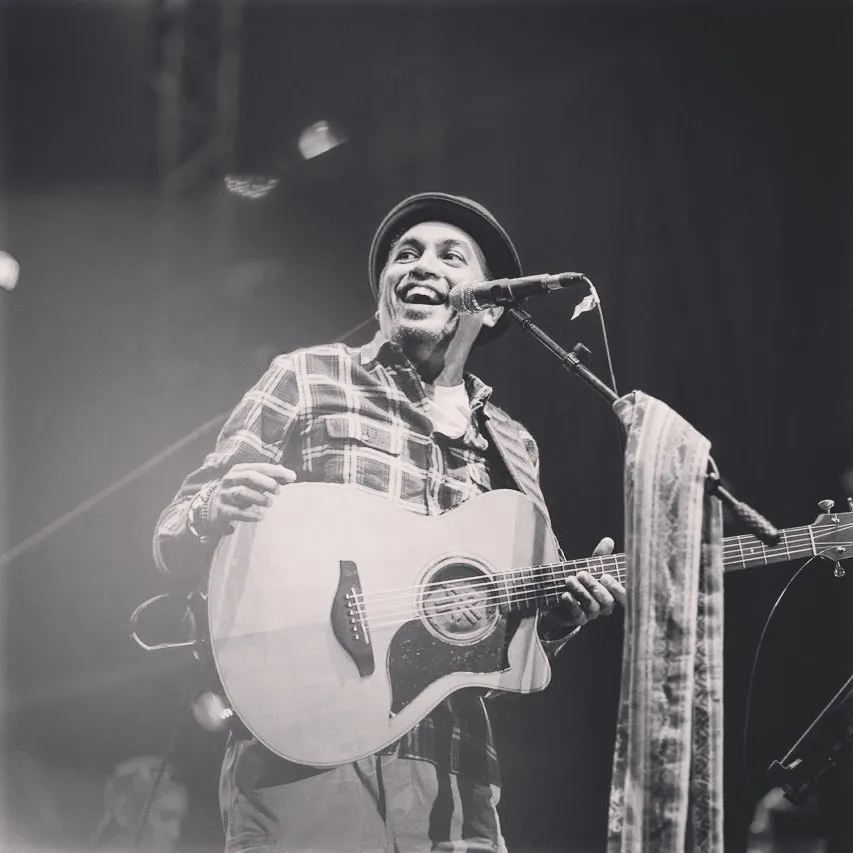 Arti dan Makna Lagu Glenn Fredly - Kasih Putih (credit: instagram/glennfredly309)