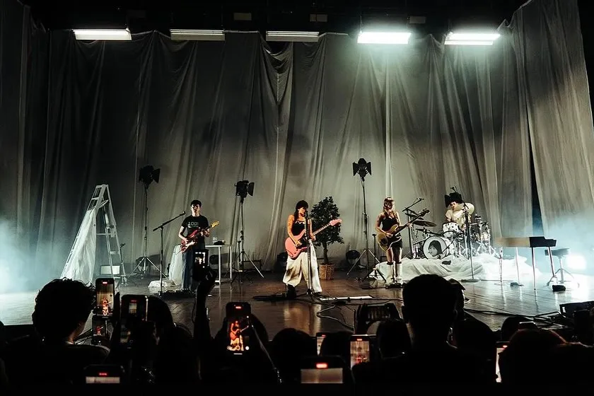 Makna lagu Glue Song Beabadoobee yang hangat dan lembut (credit:instagram.com/radvxz/sefutography)