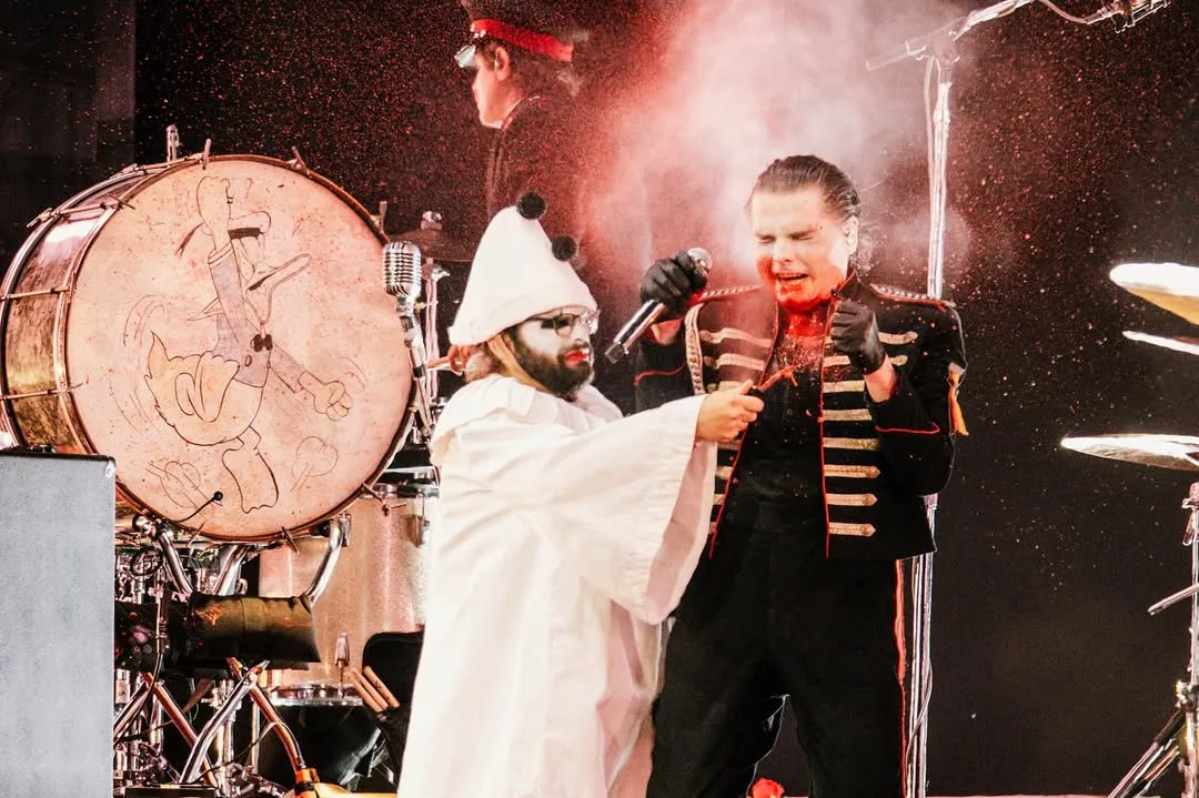 Makna lagu Helena My Chemical Romance (credit:instagram.com/mychemicalromance/lindseybyrnes)