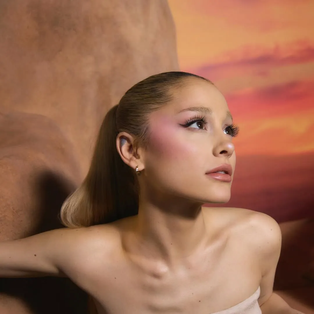 Ariana Grande/cr: instagram @arianagrande
