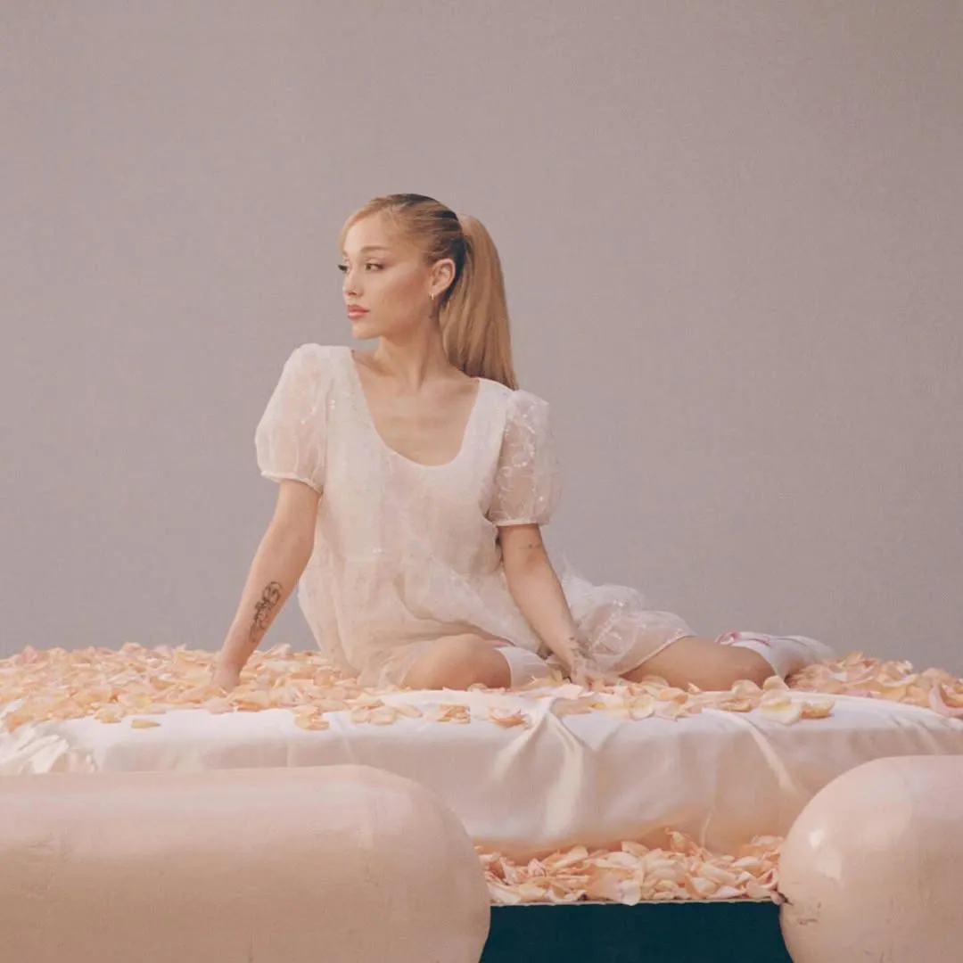 Ariana Grande/cr: instagram @arianagrande