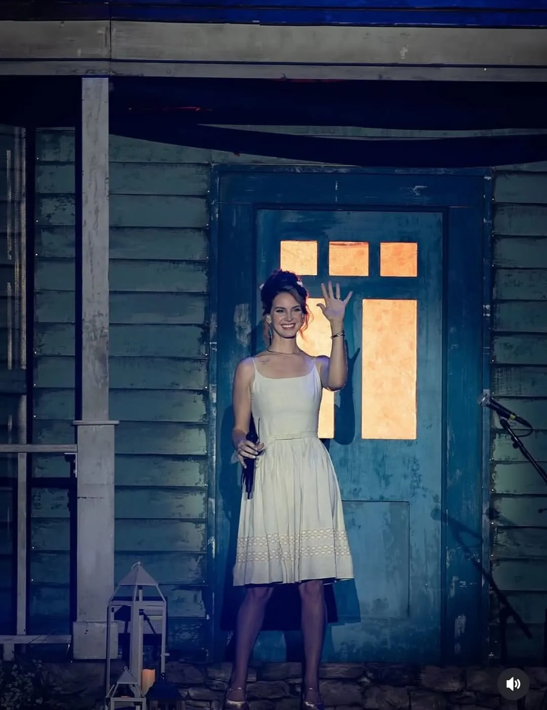 Arti dan Makna Lagu Lana Del Rey - Chemtrails Over the Country Club (credit: instagram/honeymoon)