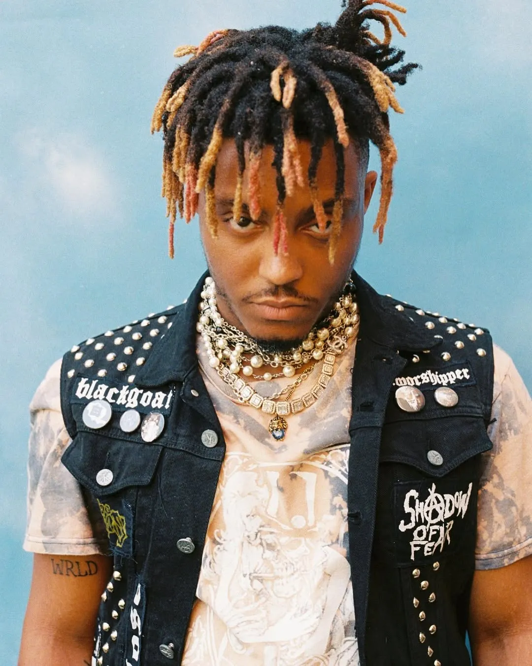 pose di depan kamera/Instagram @juicewrld999