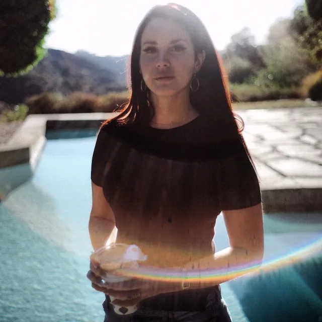 Lana Del Rey/cr:Instagram @honeymoon