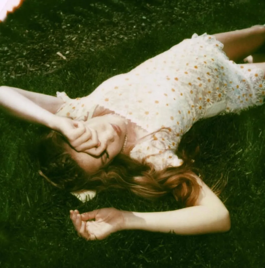 Lana Del Rey/cr:Instagram @honeymoon