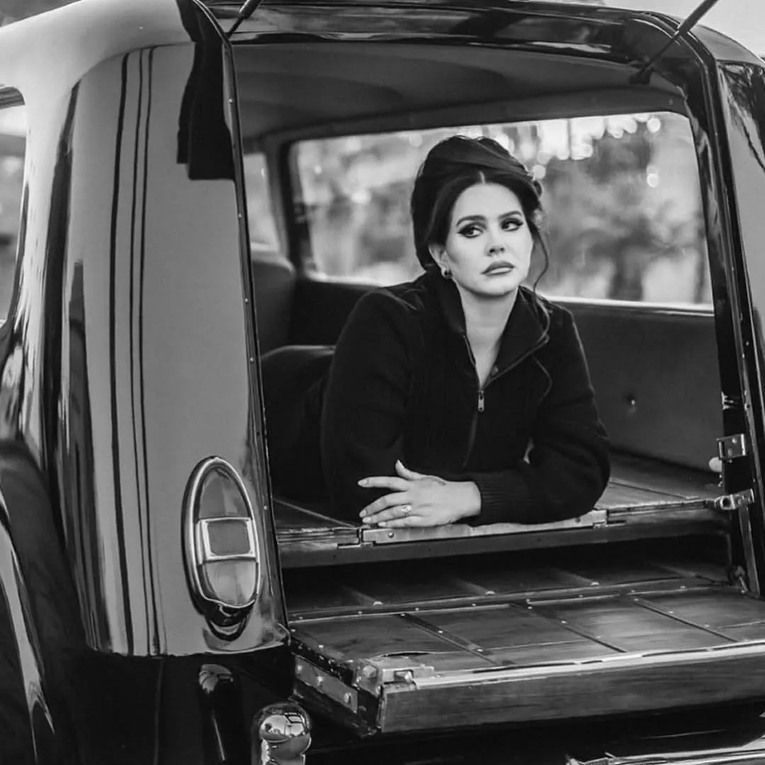Lana Del Rey/cr:Instagram @honeymoon