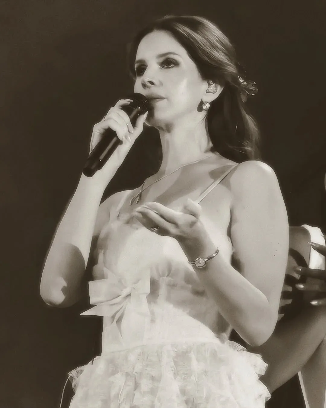 Lana Del Rey/cr:Instagram @honeymoon