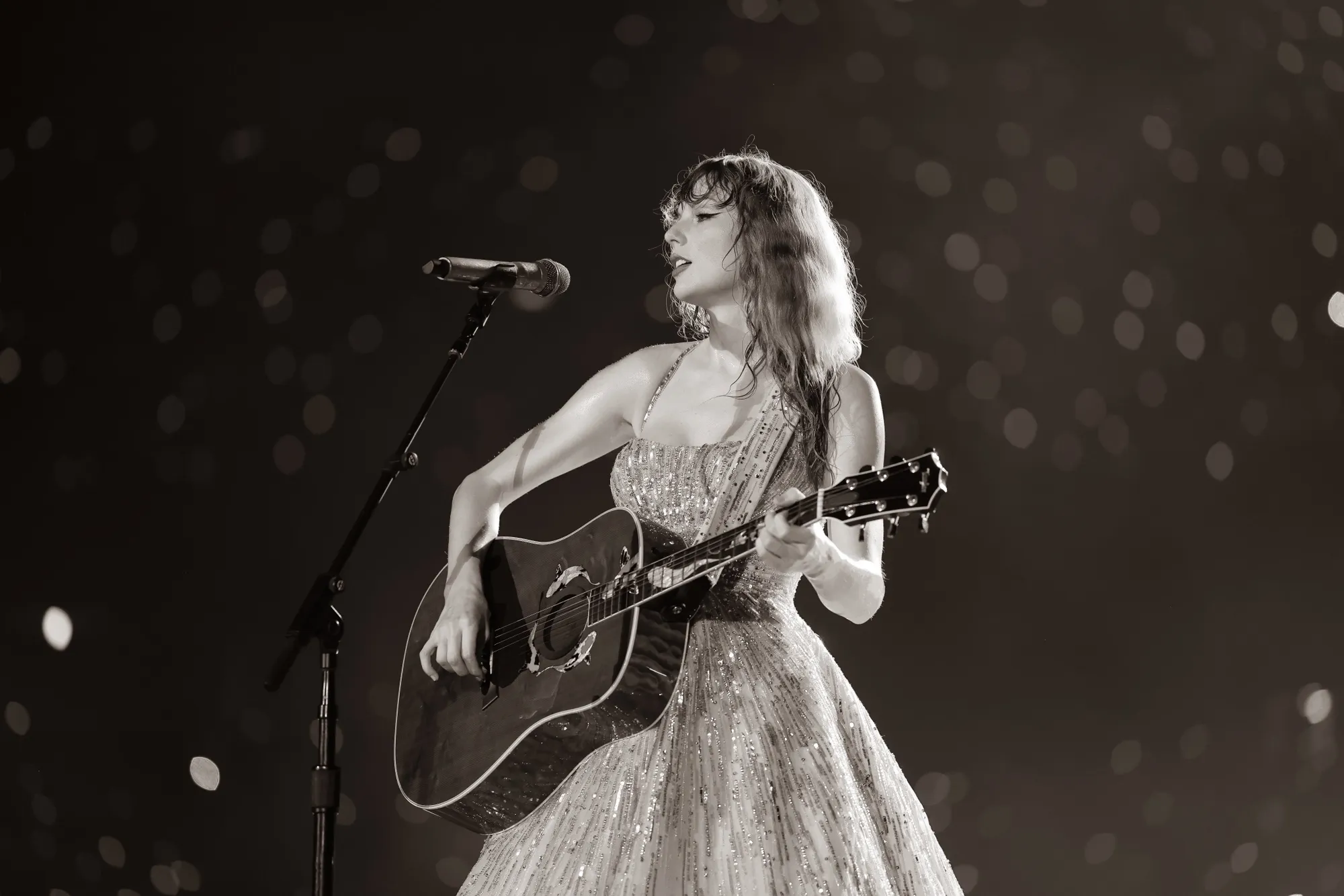 bawa gitar sendiri/x @taylorswift13