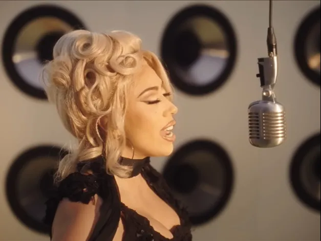 Makna Lagu Melting Kali Uchis (credit: Youtube.com/KALI UCHIS)