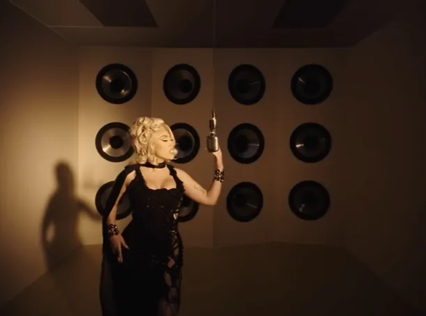 Pesona Menawan dalam Lirik Melting (credit: Youtube.com/KALI UCHIS)