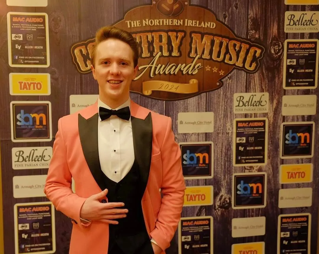 Makna lagu Memories Are Pictures yang menggambarkan kerinduan (credit:instagram.com/andrew_mcmurdie)