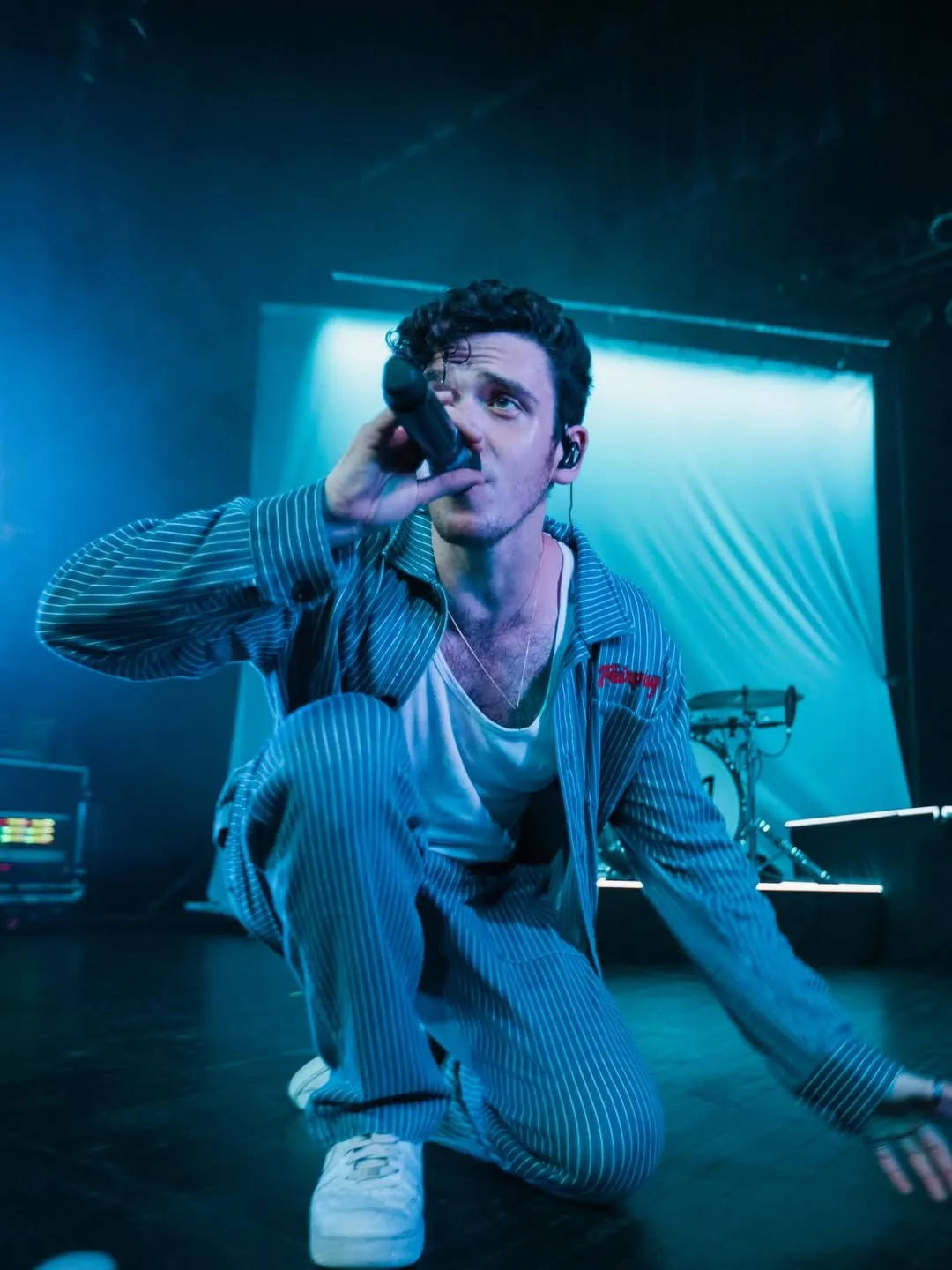 Arti dan Makna Lagu Never Not - Lauv yang Menggambarkan Kenangan Cinta ...