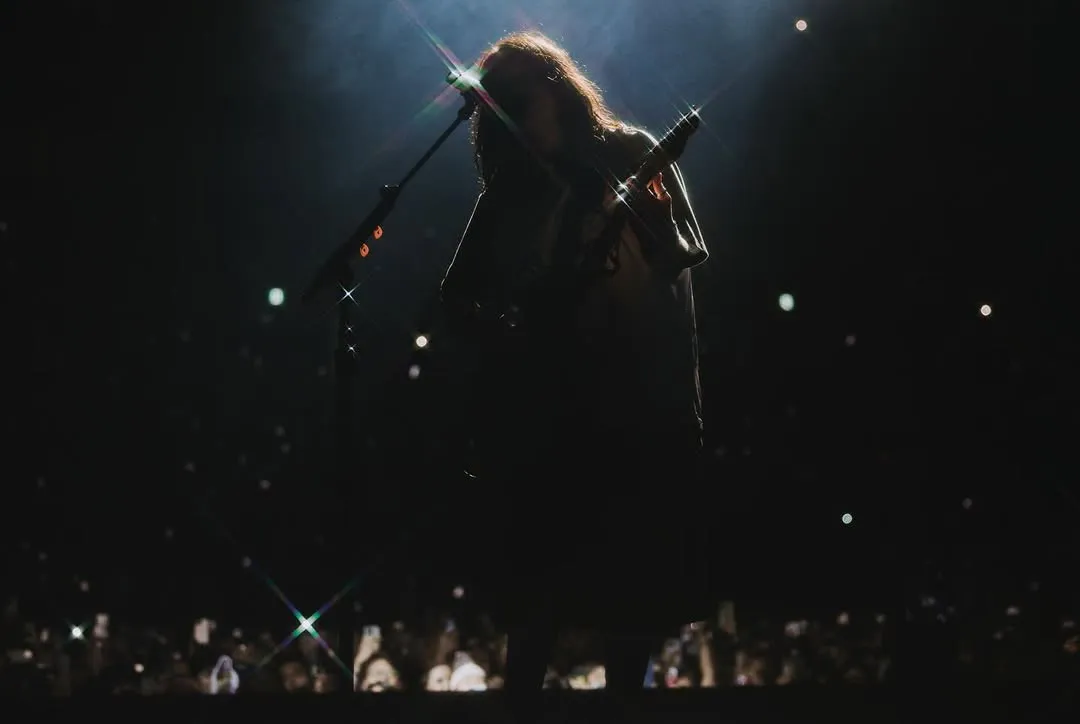 Lagu Ocean Eyes Billie Eilish tentang cinta mendalam (credit:instagram.com/billieeilish/henryhwu)