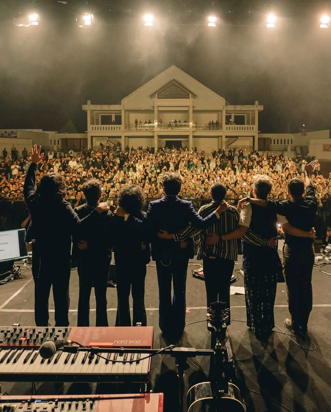 Makna lagu One Only Pamungkas yang menggambarkan cinta mendalam (credit:instagram.com/pamunqkas/harisman.satria)