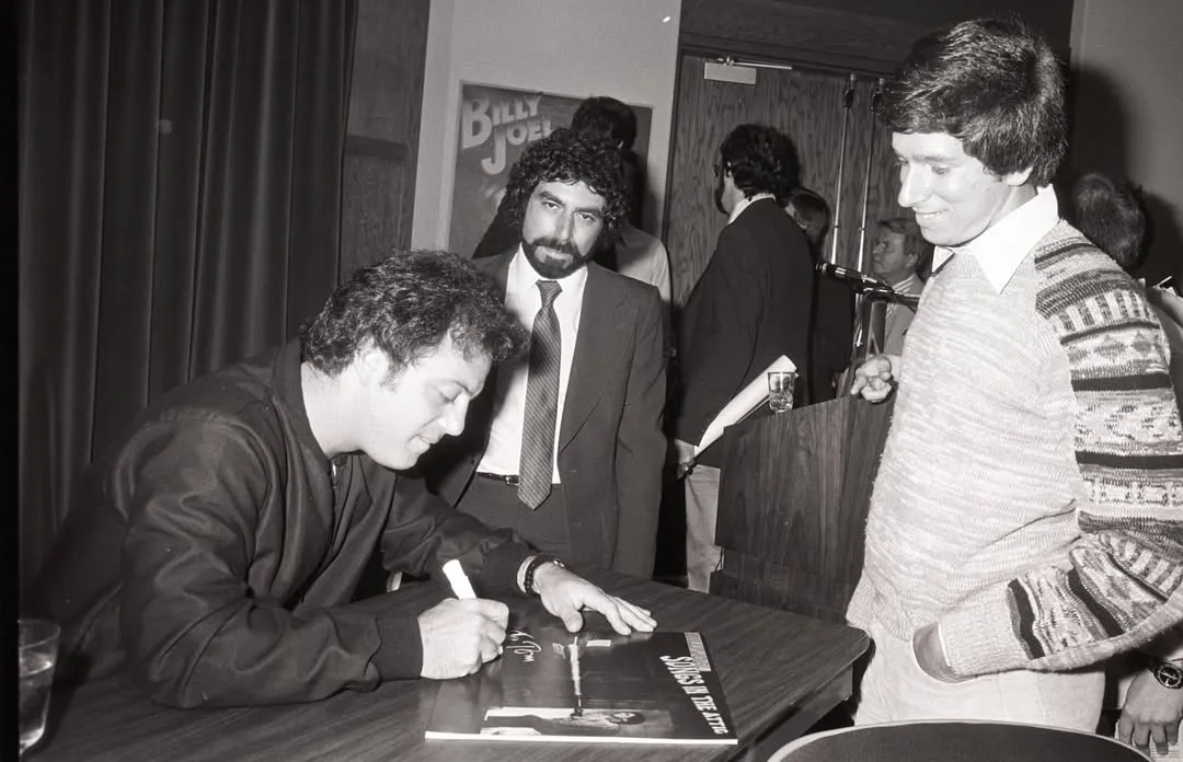 Lirik Lagu Piano Man Billy Joel