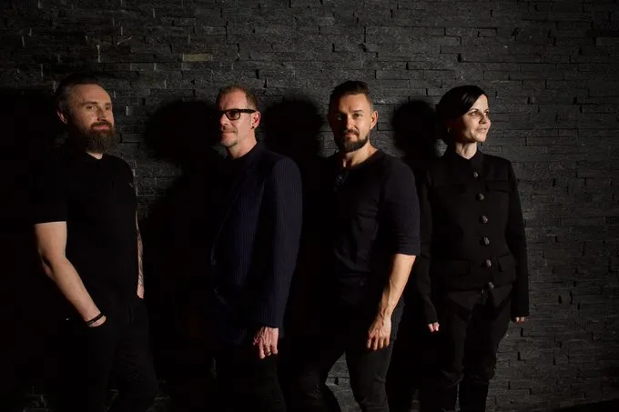 makna lagu Pretty Eyes/cr: X @The_cranberries