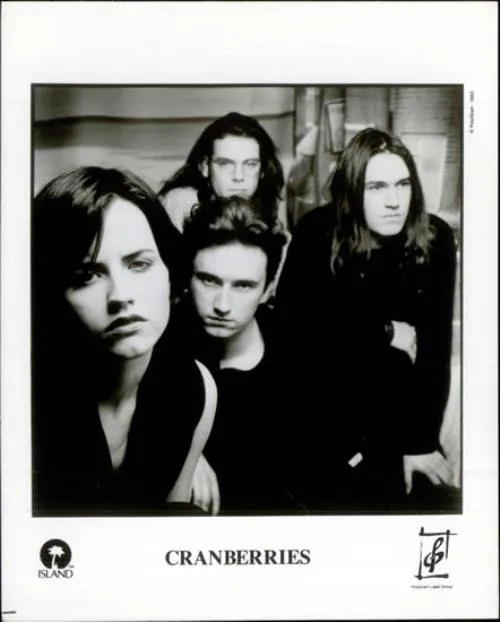makna lagu Pretty Eyes/cr: X @The_cranberries