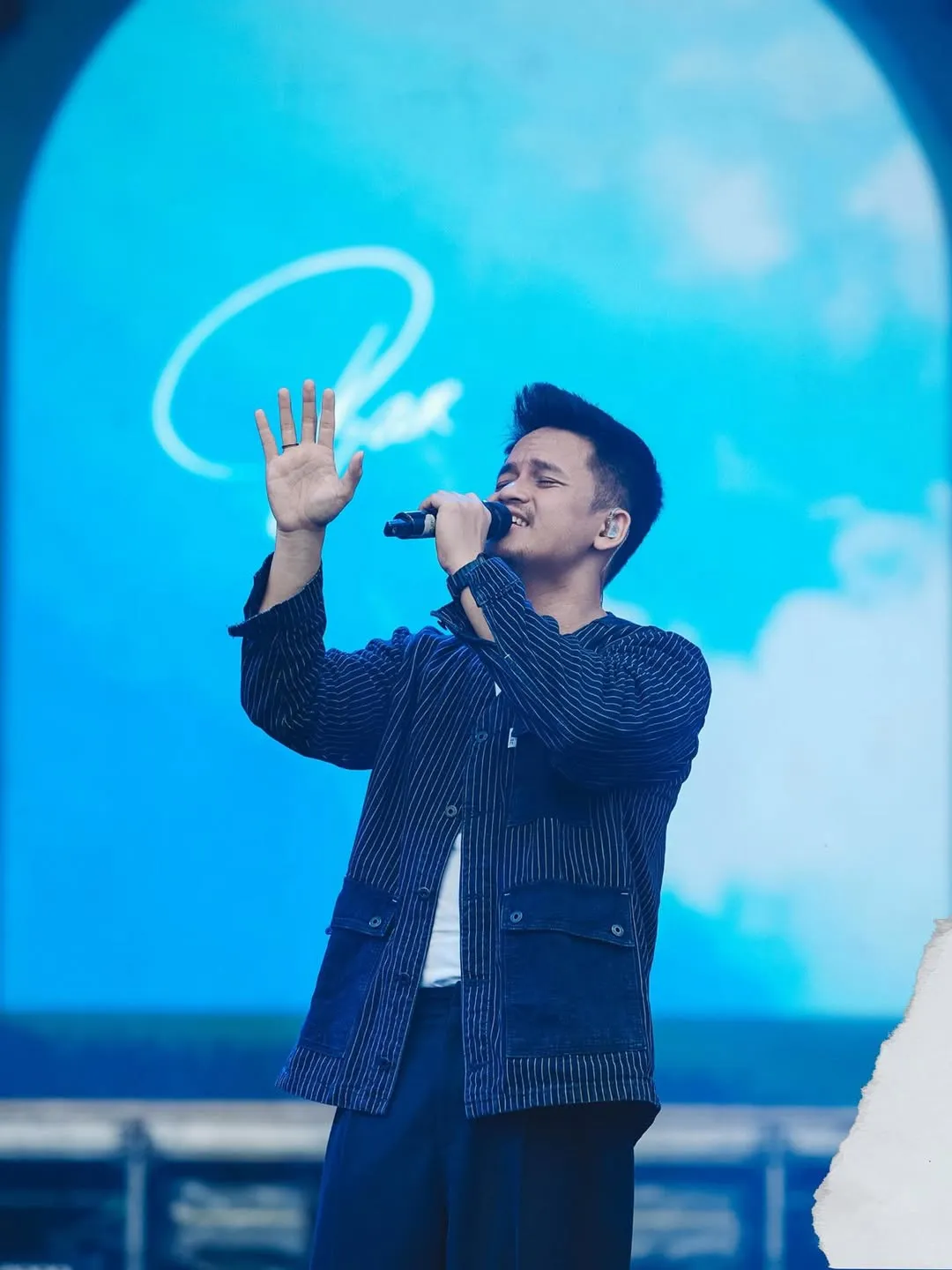 Lagu Ruang Baru yang menyentuh tentang perpisahan (credit:instagram.com/barsenabest/firassiregar)