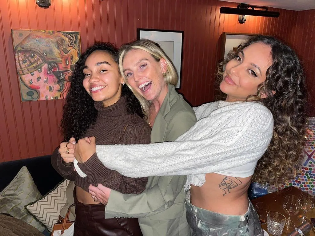 Makna lagu Secret Love Song yang menggambarkan cinta terlarang (credit:instagram.com/littlemix)