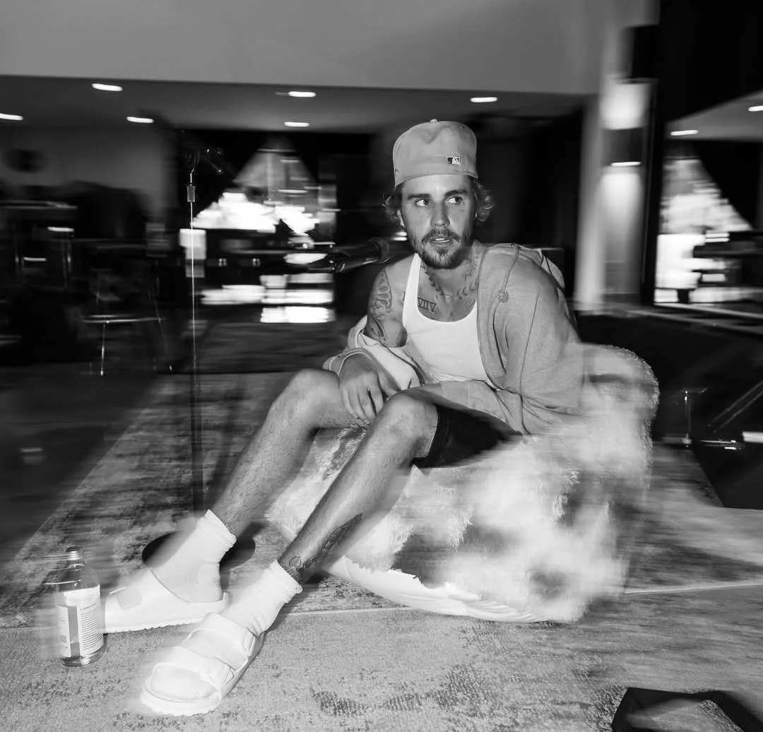 makna lagu Stuck With You/cr: instagram @lilbieber