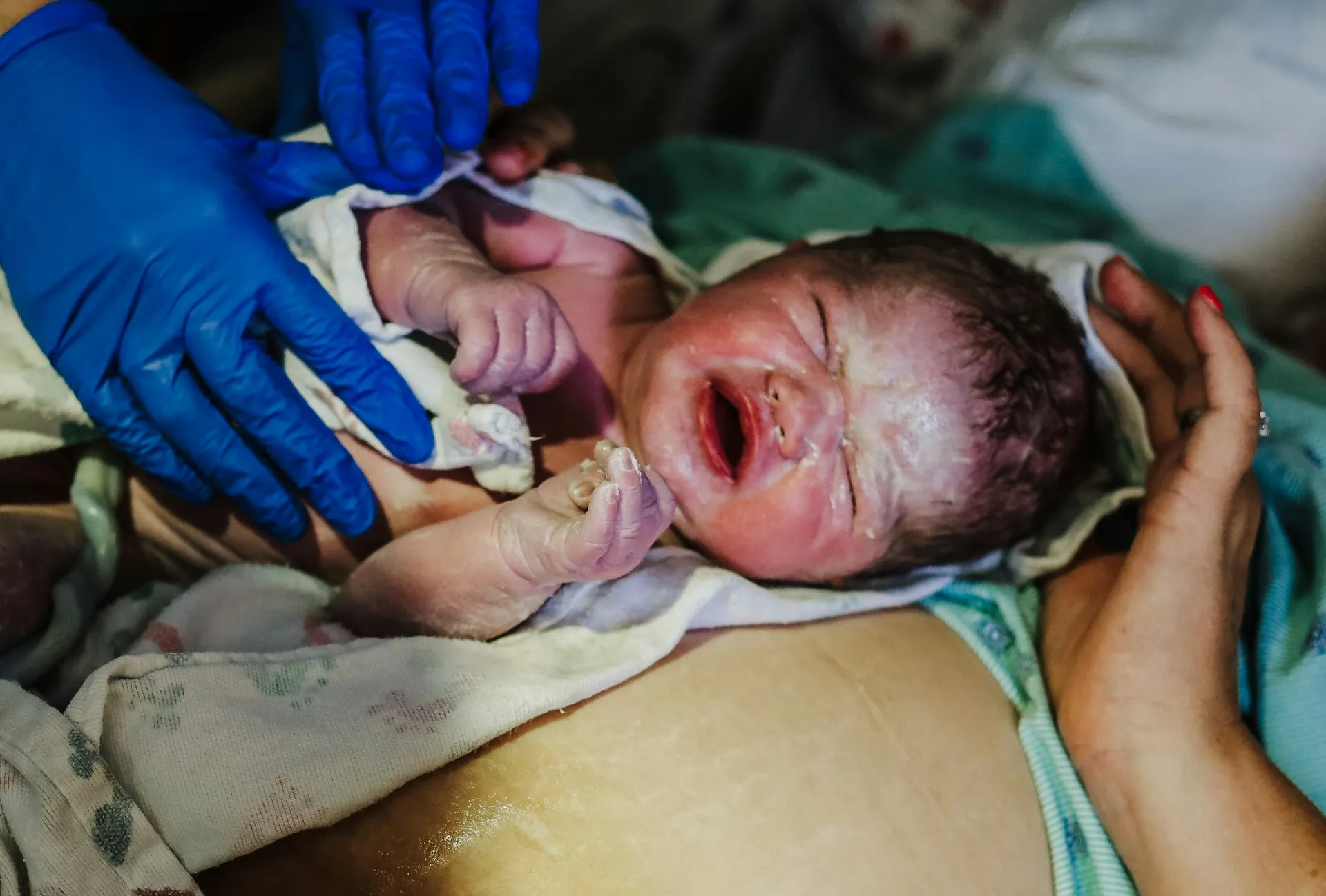 Bayi yang baru dilahirkan (credit: unsplash)