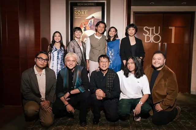 Barasuara bersama Pemain dan Sutradara Film SORE (credit: instagram/barasuara)