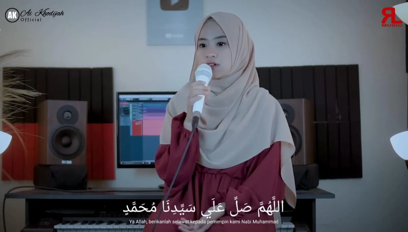 Terjemahan Sholawat Asyghil (credit: Youtube Ai Khodijah Official)