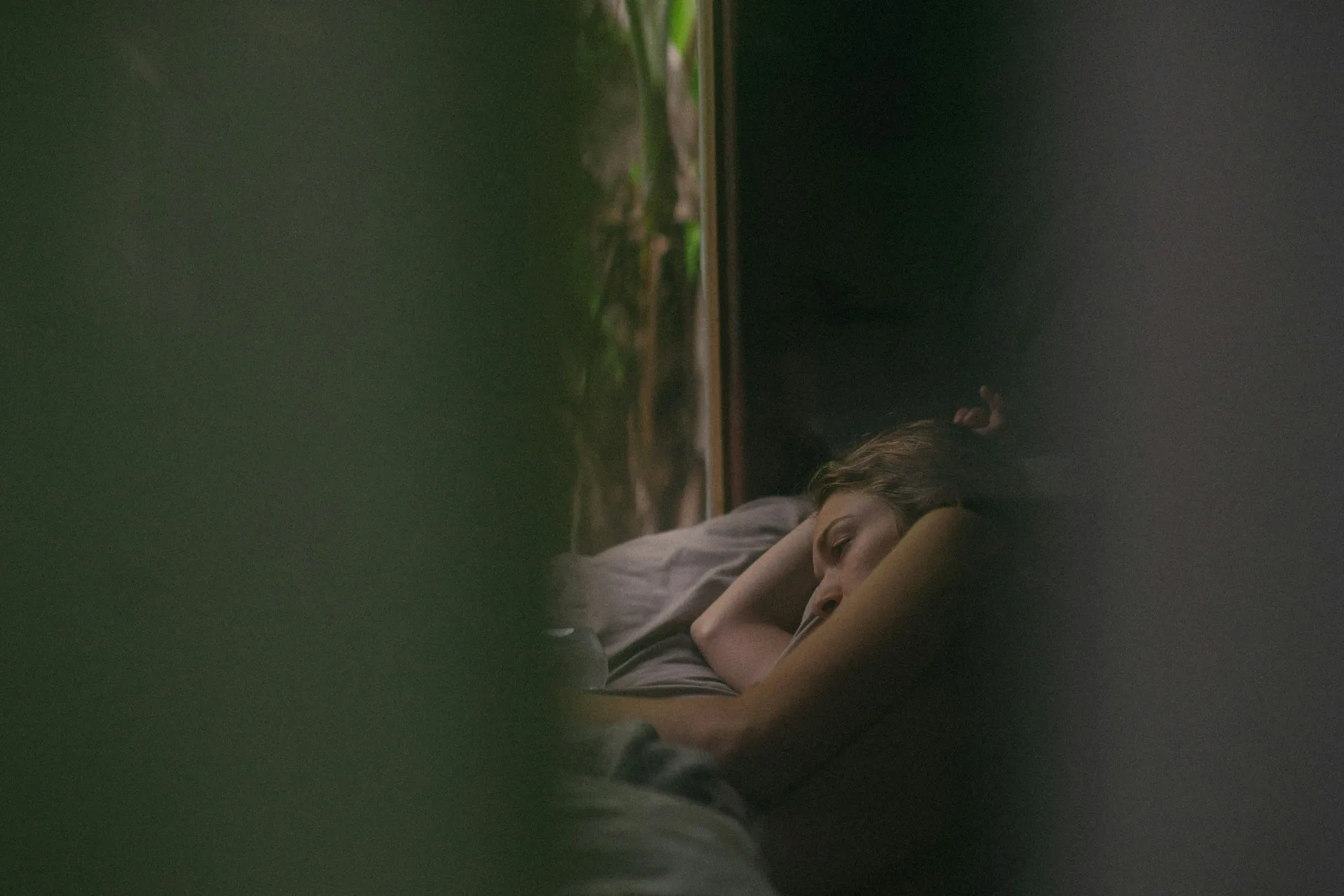 Seorang wanita tidur (credit: Unsplash)