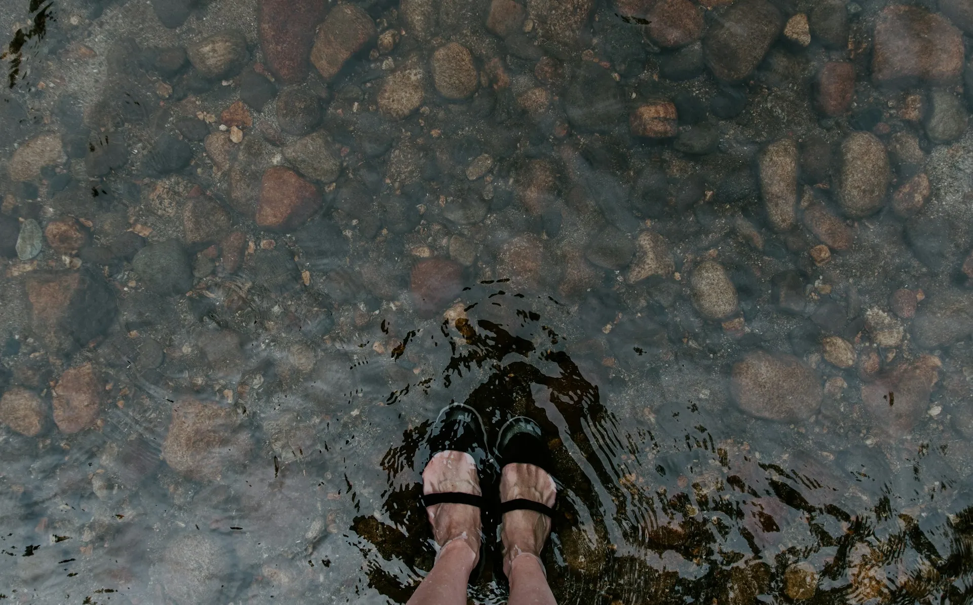 Kaki di air bersih (credit: Unsplash)