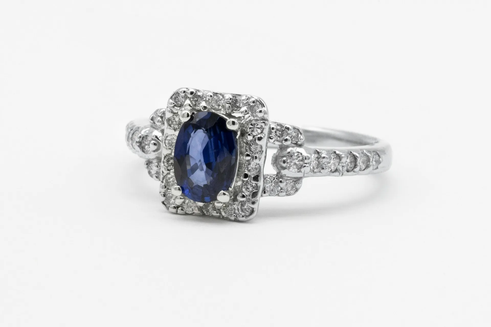 Cincin perak (credit: Unsplash)