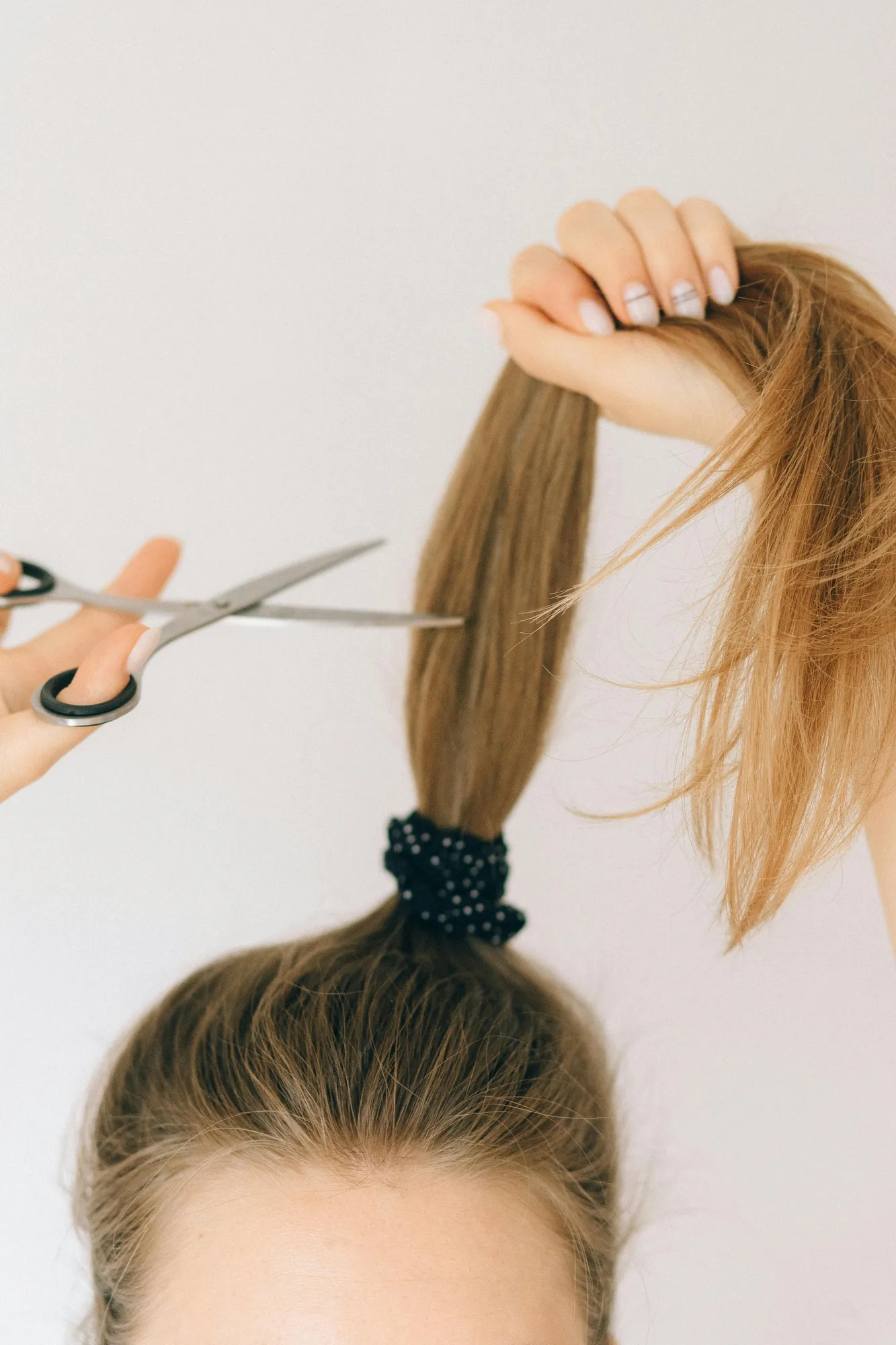 Arti mimpi potong rambut (credit: pexels.com)