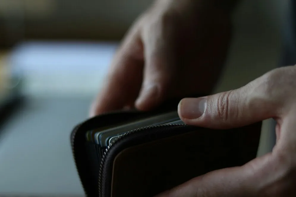 dompet coklat/image by unsplash