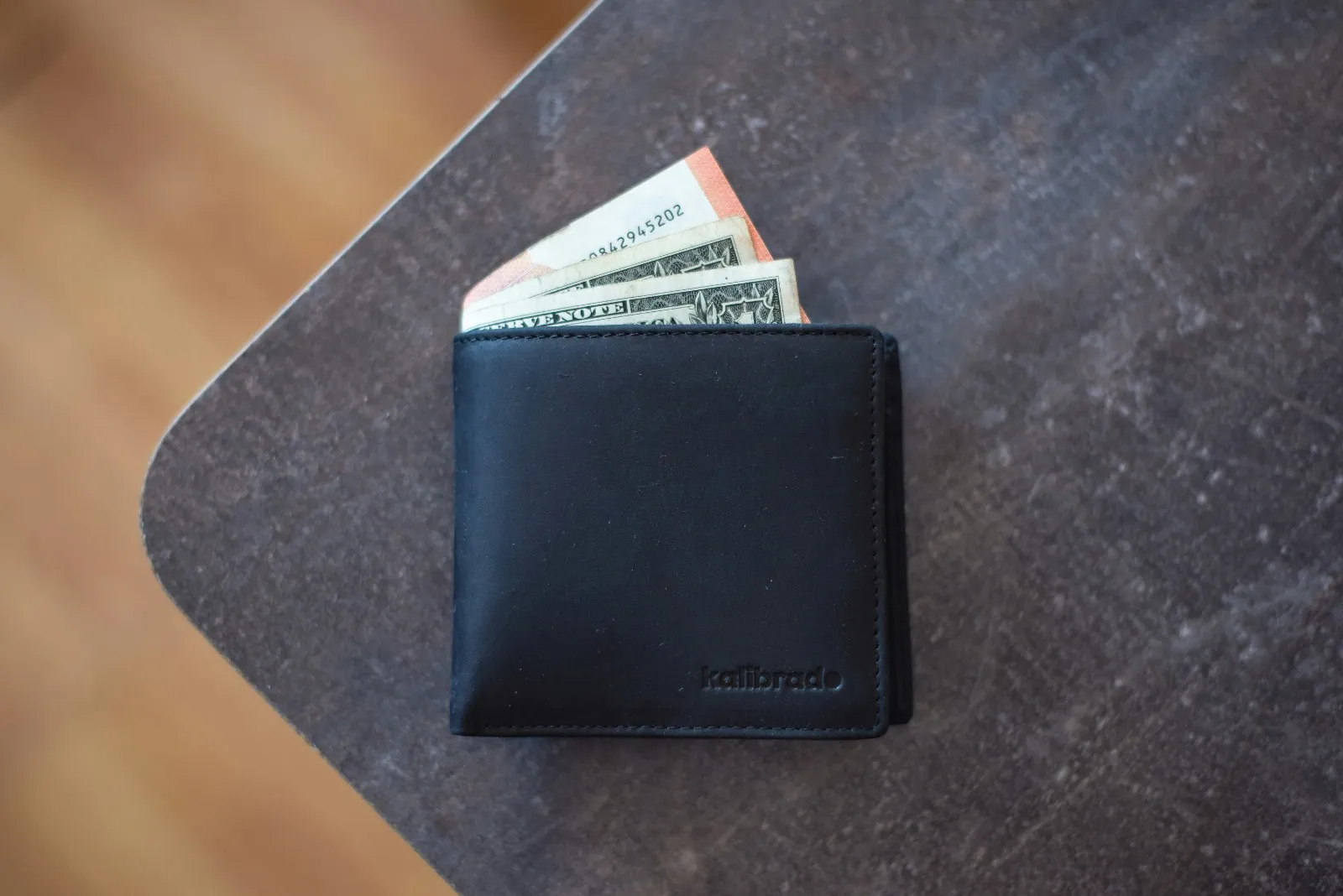 Dompet dan Air dalam Tafsir Mimpi (credit:unsplash.com/id/@emkal)