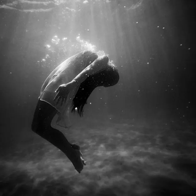 Pengertian dan Definisi Mimpi Jatuh ke Dalam Air (c) unsplash.com