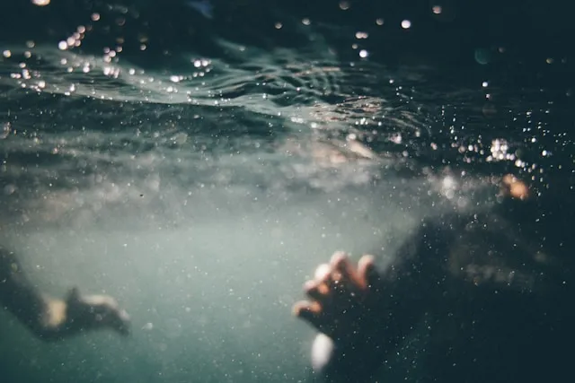 Tafsir Mimpi Jatuh ke Dalam Air Berdasarkan Kondisi Air (c) unsplash.com