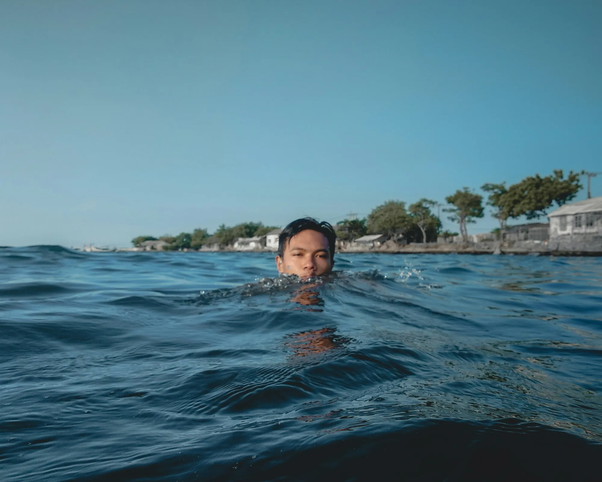 Manfaat Memahami Arti Mimpi Mandi di Laut (credit:unsplash.com/id/@denyabdurahman)