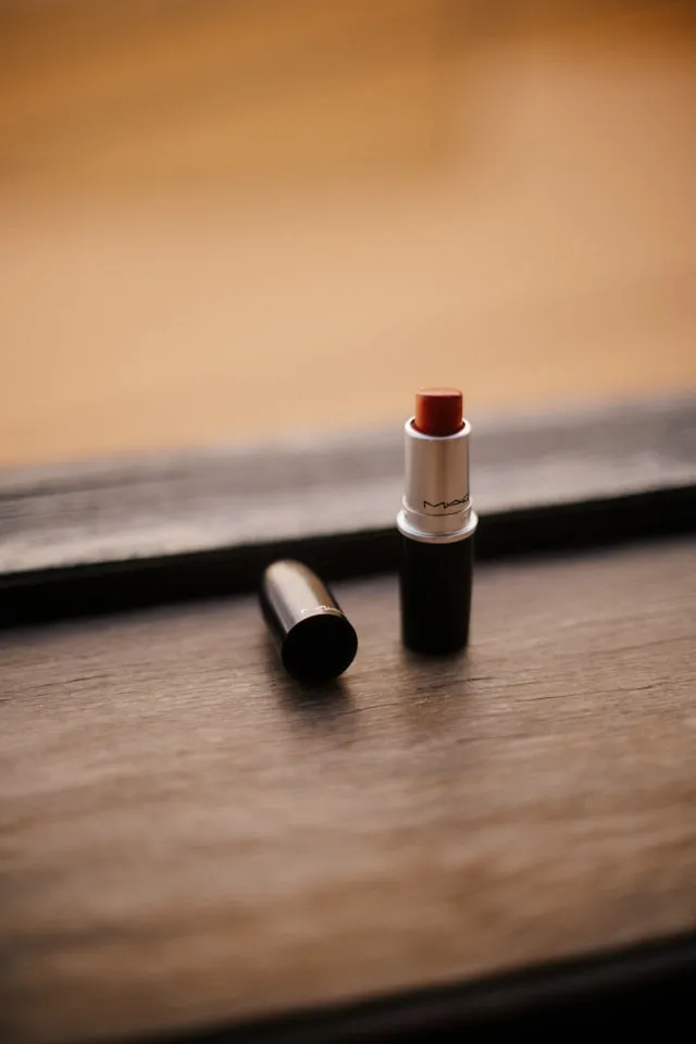 Manfaat Memahami Mimpi Memakai Lipstik di Depan Cermin (c) unsplash.com