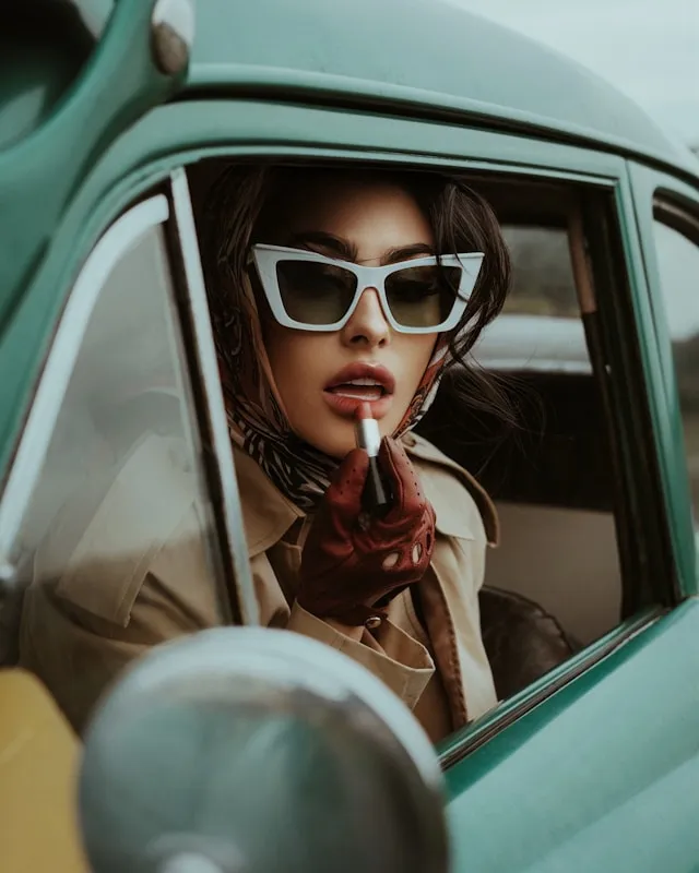 5W1H Seputar Mimpi Memakai Lipstik di Depan Cermin (c) unsplash.com