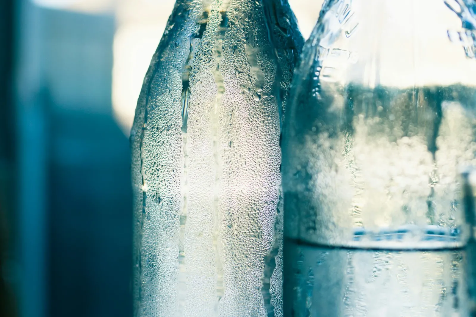 Tafsir Mimpi Minum Air Putih dalam Perspektif Psikologi Modern (credit:unsplash.com/id/@greg_rosenke)