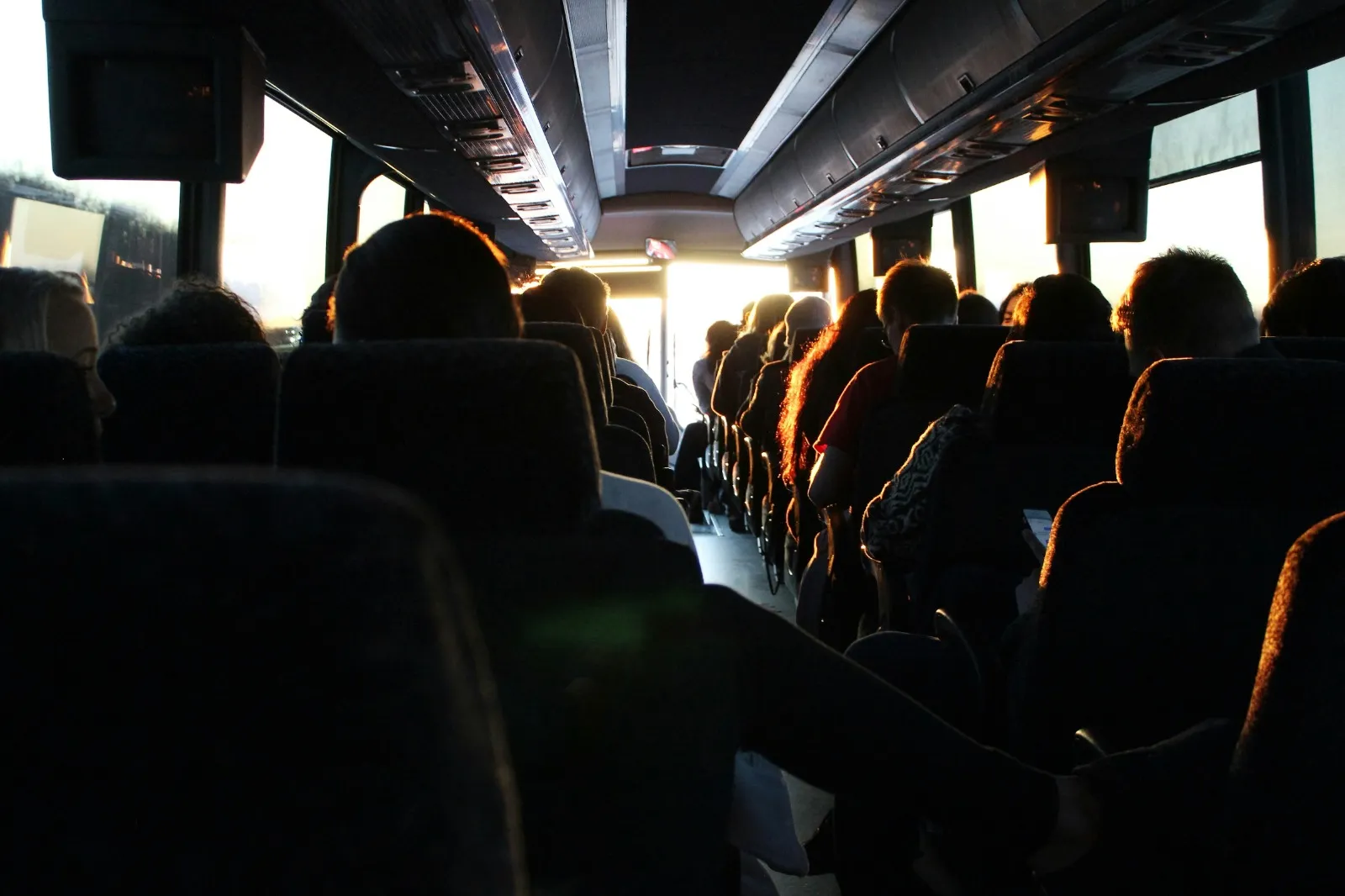 mimpi seputar bus (credit:unsplash.com/id/@ashtreeimages)