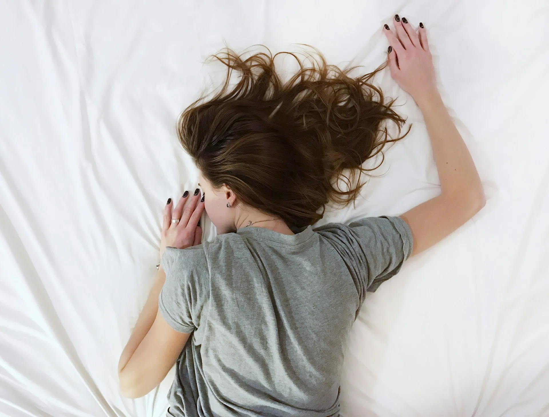 Seorang wanita tidur (credit: Unsplash)