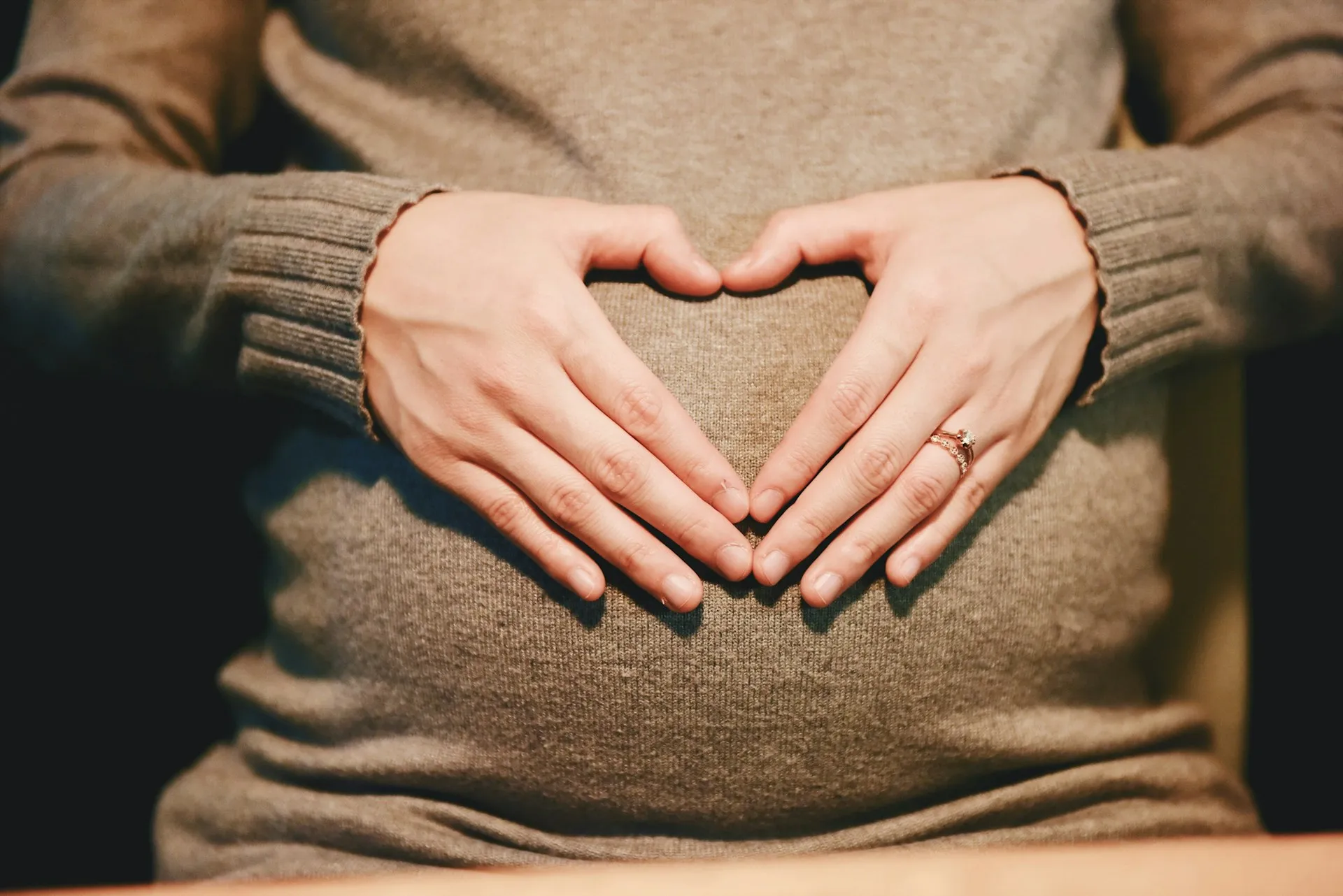 Baby bump kehamilan (credit: Unsplash)