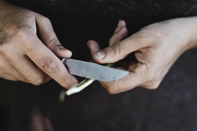 Analisis Psikologis Mimpi Pisau Patah (c) unsplash.com