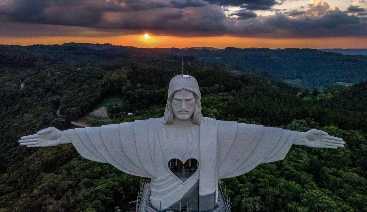 patung yesus